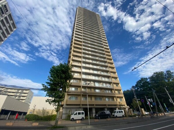 建物外観(札幌市中央区北3条西「知事公館前タワーレジデンス」)