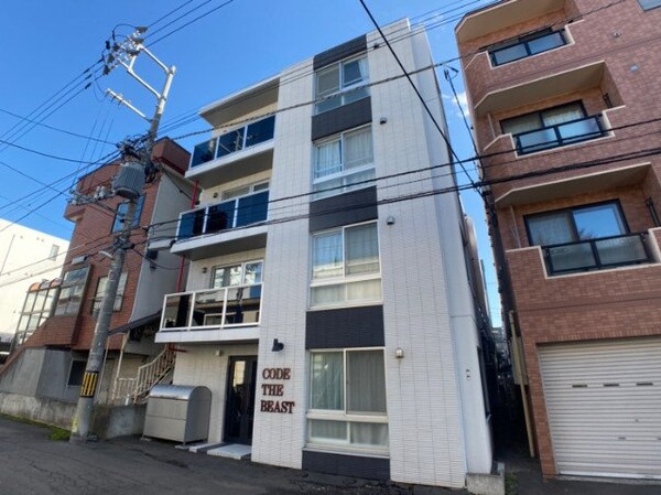 建物外観(札幌市中央区南5条西「コードザ・ビースト」)