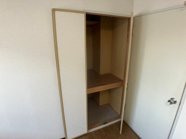 収納もバッチリあるのでお部屋が片付きますよ！