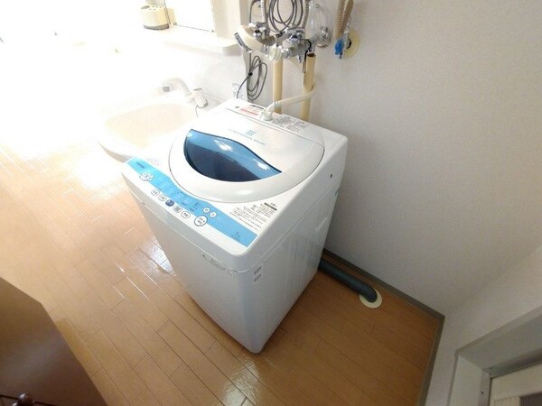 もちろん洗濯機置場は室内にあるので、いつでも洗濯できますよ