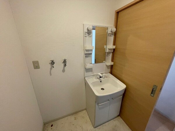 洗面所(独立洗面台です。大きくてよいですね。シャンプーもできます！)