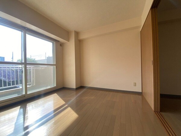 その他部屋・スペース(寝室を別角度から撮りました。どう家具を配置しますか？)