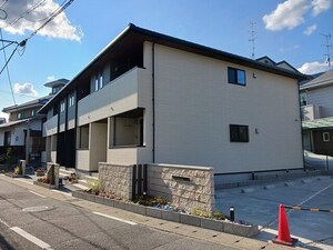 クレメント上桂外観写真