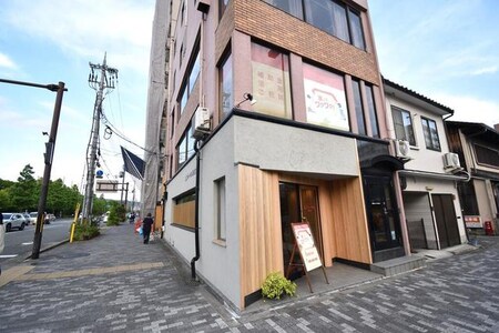 二条ユニバーサルビル外観写真