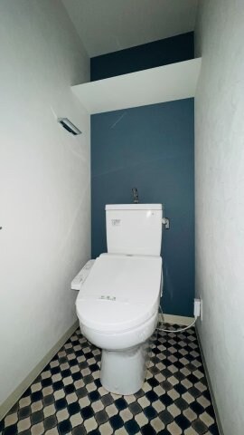 物件内観写真9　(ゆったりとした空間のトイレです)