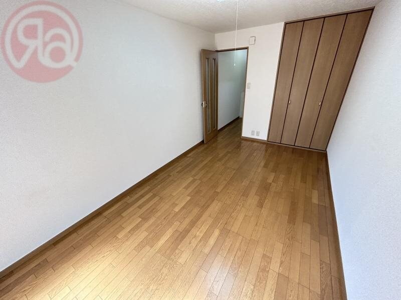 物件内観写真4　(こちらのリビングで趣味の時間をお楽しみください)