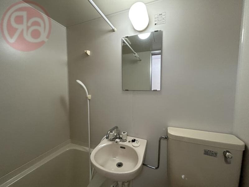 物件内観写真19　(明るい洗面所です)