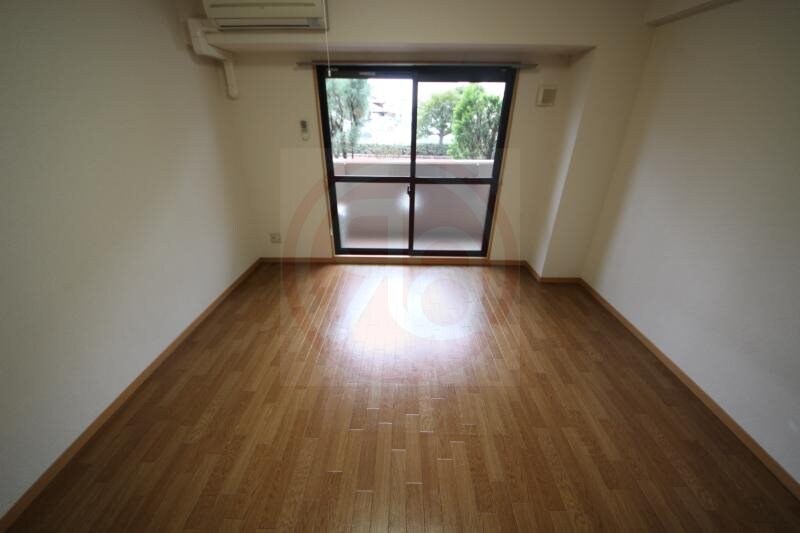 物件内観写真7　(こちらのリビングで趣味の時間をお楽しみください)