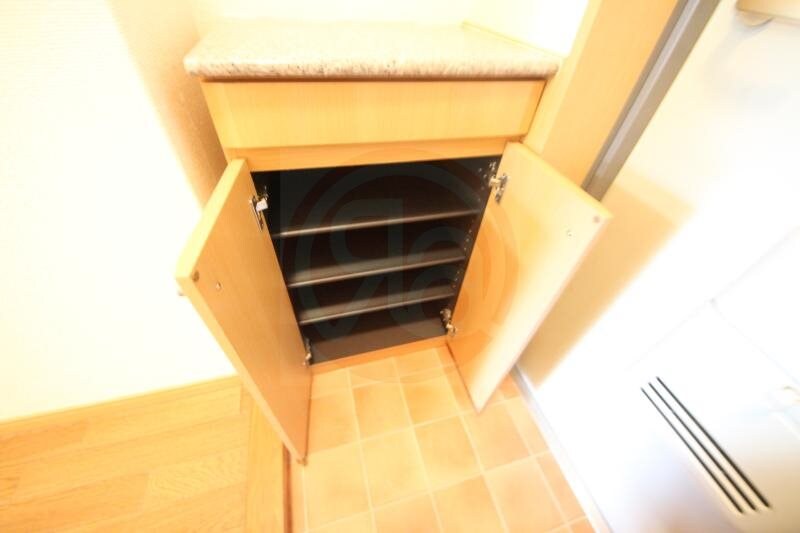 物件内観写真18　(ちょっとした収納スペースも充実しています)