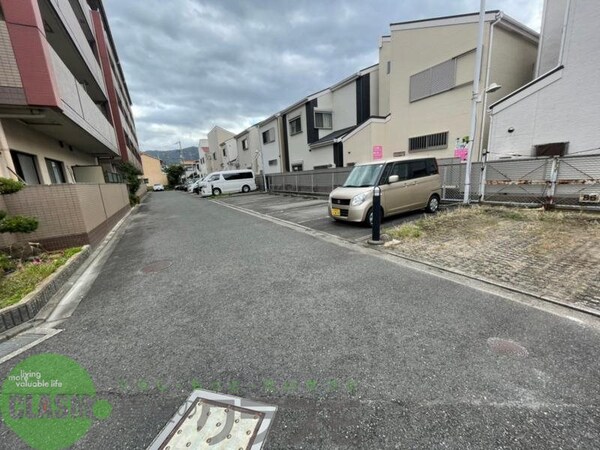 駐車場(駐車場があるので、車を買う予定の方も安心です)