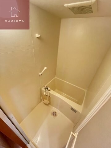 物件内観写真7　(明るい洋室です)