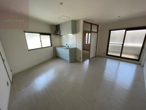 居室(こちらのリビングで趣味の時間をお楽しみください)