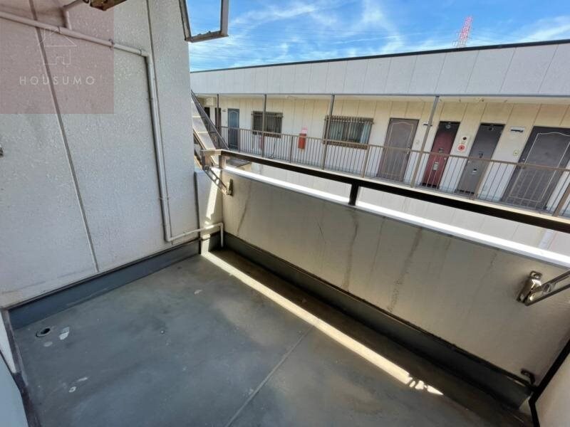 物件内観写真13　(お洗濯にも便利なバルコニー付き)