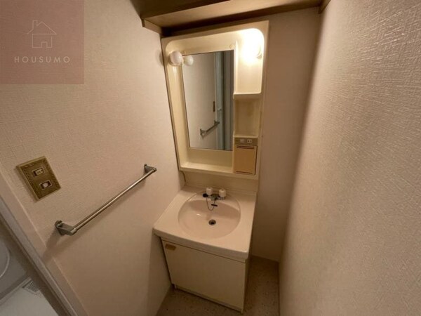 独立洗面台(独立洗面台あり、毎朝おしゃれに忙しい女性の方におすすめです)