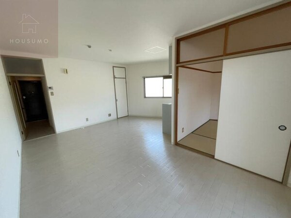 居室(使いやすいリビングです)