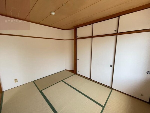 和室(和室、ちょっとしたくつろぎスペースにいかがでしょうか)