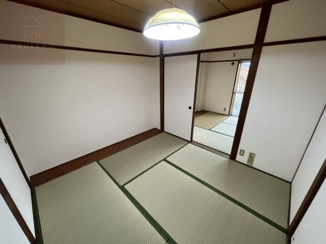 物件内観写真8　(使い勝手のいい寝室です)