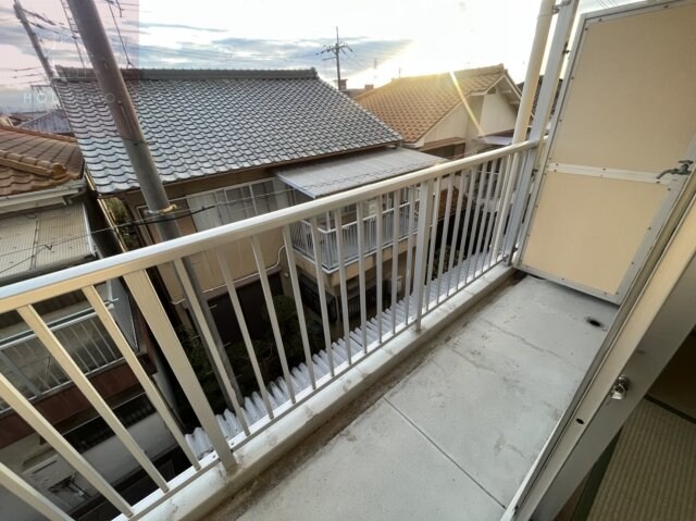 物件内観写真13　(外からの目が気にならないバルコニーで洗濯物が干せます)