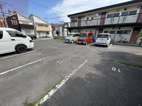 駐車場(駐車場に車を止められます)