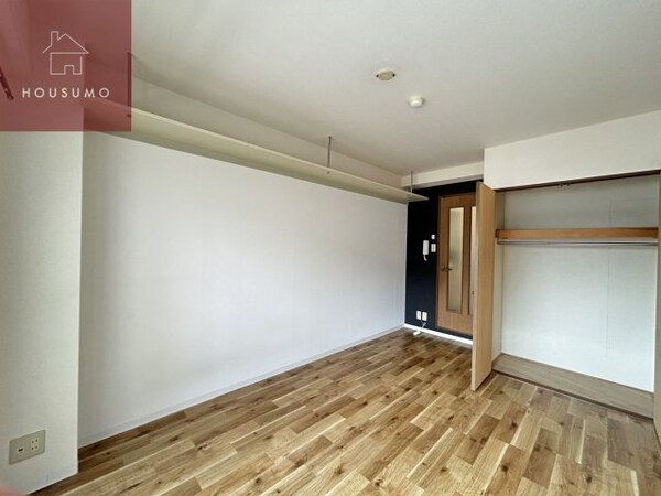 寝室(落ち着いて過ごせるお部屋なので、寝室にいかがでしょうか)