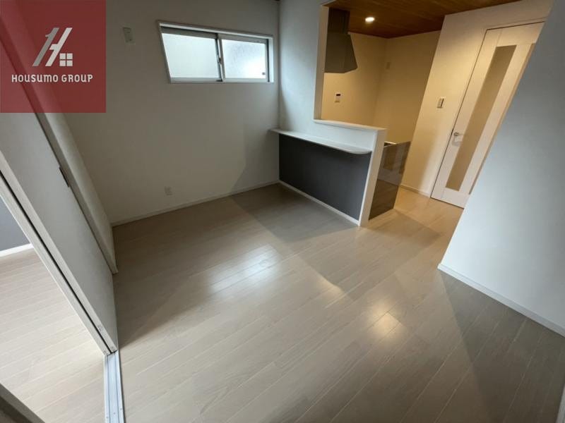 物件内観写真5　(使いやすい居間です)