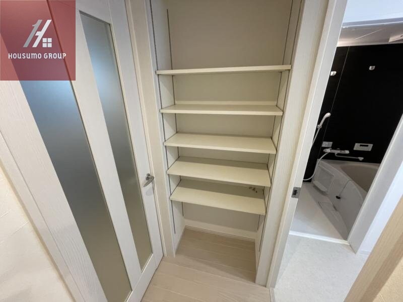 物件内観写真23　(大きなスペースがあり、収納には困りません)