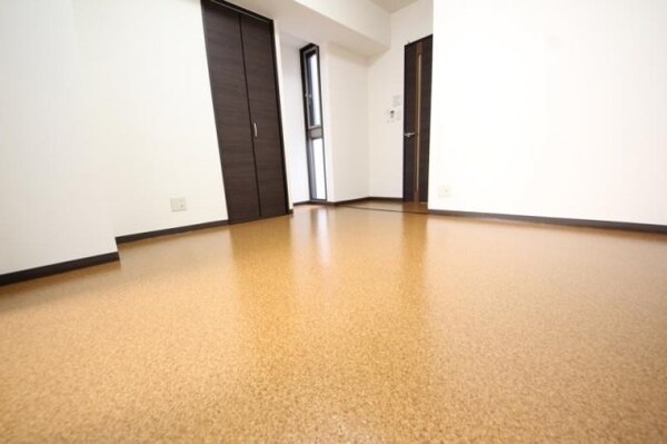 寝室(落ち着いた色調の寝室です)