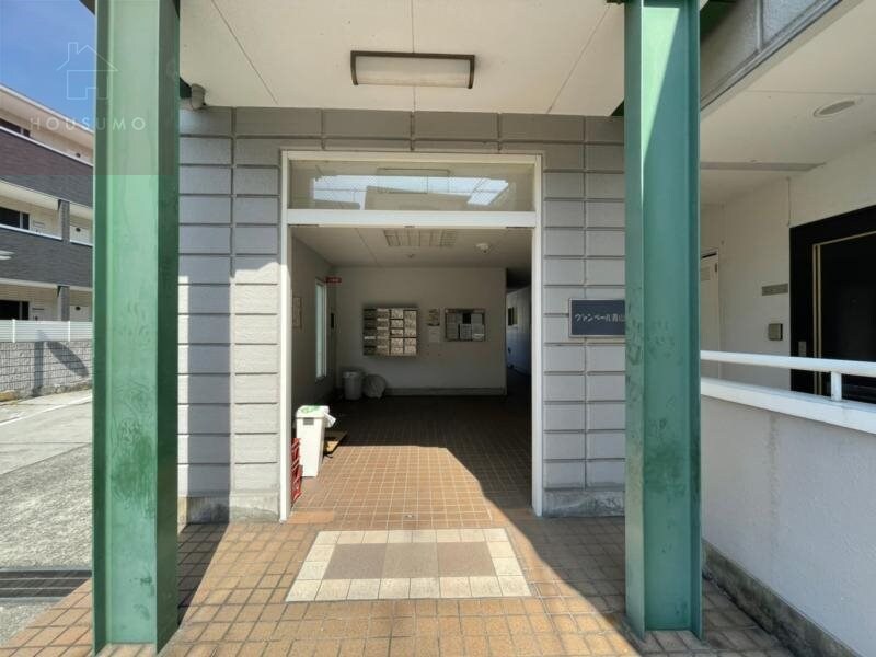 物件外観写真4　(落ち着いたロビーです)