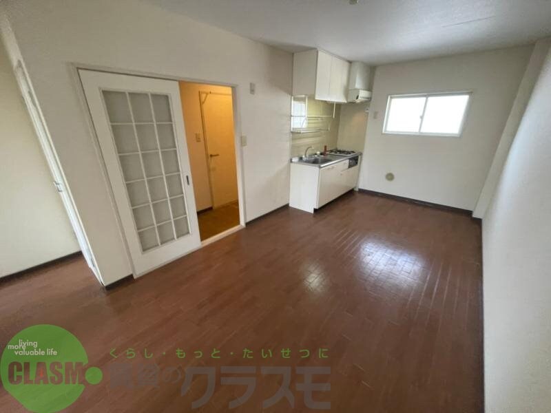 物件内観写真16　(ゆったりとした居間です)