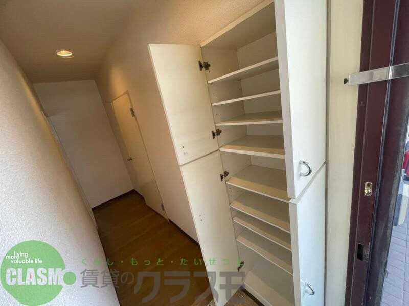 物件内観写真20　(大きなスペースがあり、収納には困りません)
