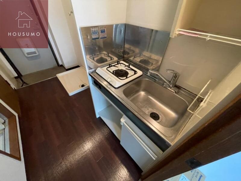 物件内観写真6　(コンパクトなキッチンで掃除もラクラク)
