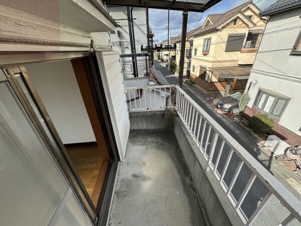 バルコニー(陽当たり良好なバルコニーです)