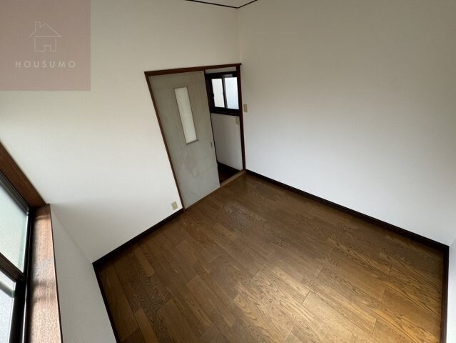 物件内観写真19　(広くて明るい寝室)