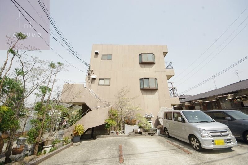 物件外観写真3　(落ち着いた雰囲気の外観です)