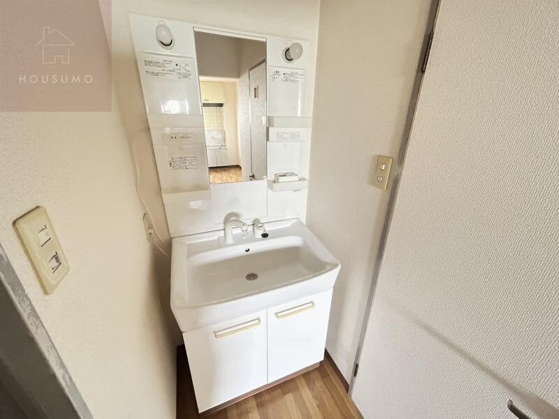 物件内観写真19　(使いやすい独立洗面台です)