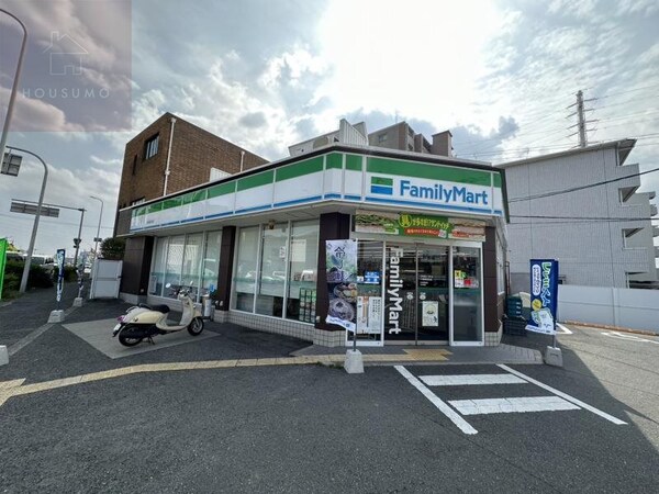周辺環境(ファミリーマート 八尾高安町店 480m)