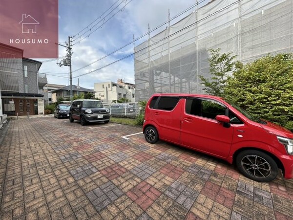 駐車場(駐車場です)