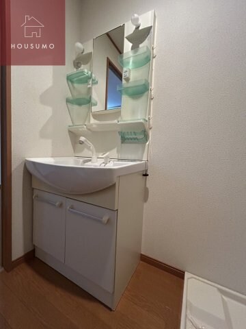 物件内観写真9　(独立洗面化粧台が付いています)