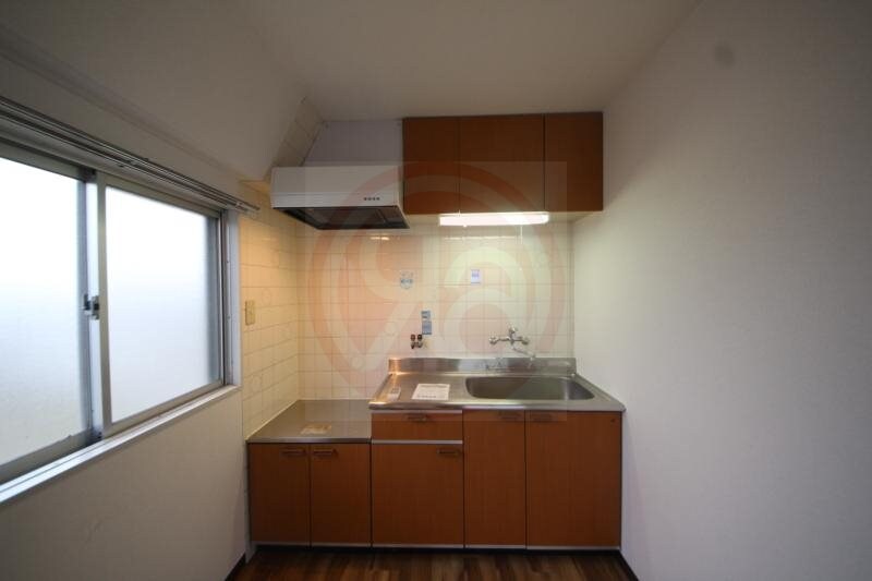 物件内観写真7　(コンパクトなキッチンで掃除もラクラク)