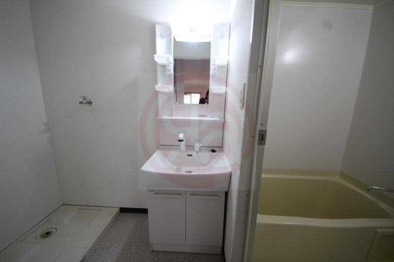 物件内観写真19　(独立洗面台、朝の身支度には欠かせません)