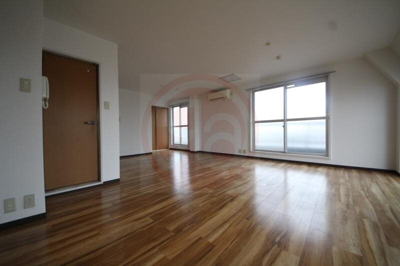 物件内観写真21　(落ち着いた色調の洋室です)