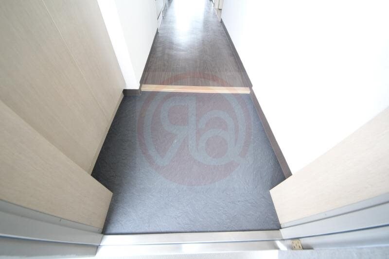 物件内観写真16　(ゆったりとした玄関です)