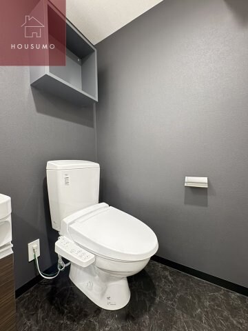 物件内観写真9　(シンプルで使いやすいトイレです)