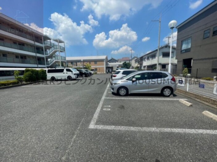 物件外観写真2　(カースペースがあります)