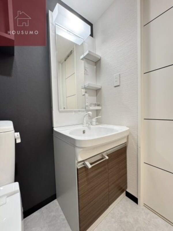 独立洗面台(独立洗面台、朝の身支度には欠かせません)