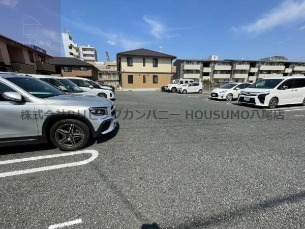 駐車場(駐車場に車を止められます)