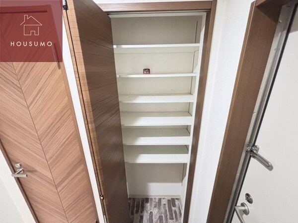 収納(同施工会社・同型モデルの室内です。（参考写真・イメージ写真）)