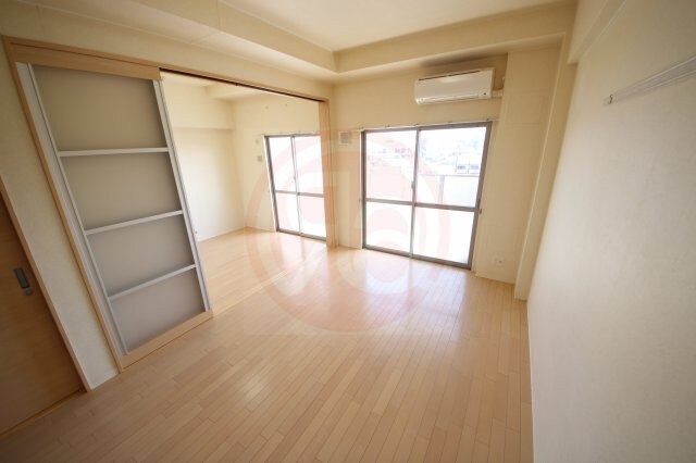 物件内観写真6　(こちらのリビングで趣味の時間をお楽しみください)