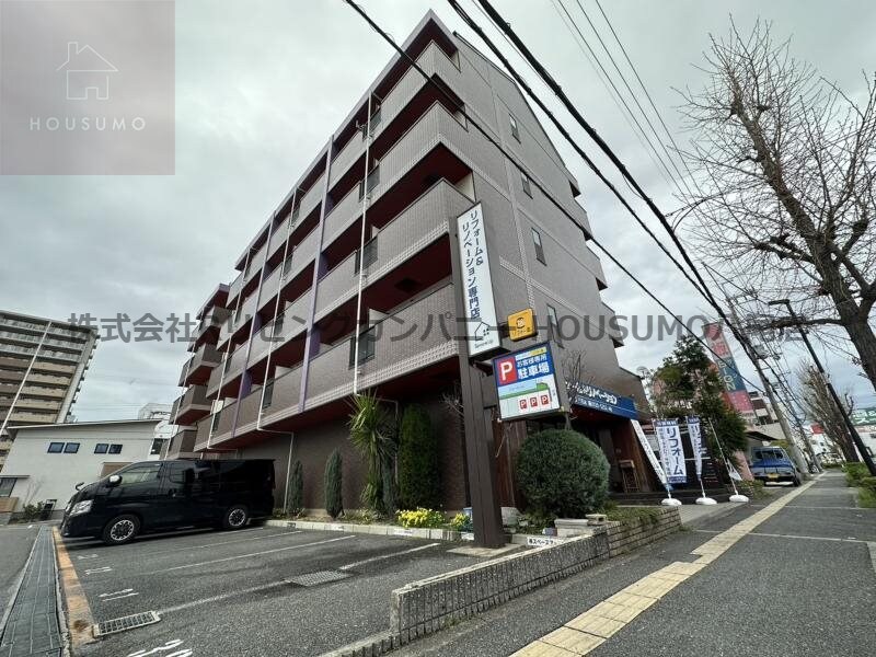 物件外観写真1　(落ち着いた雰囲気の外観です)