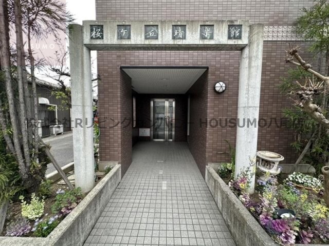 物件外観写真2　(落ち着いたロビーです)